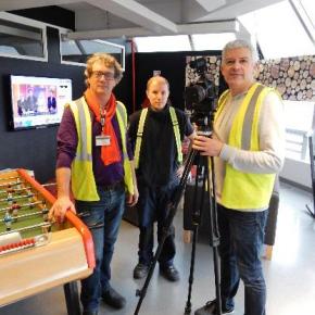 Tournage de l’épisode de Matthieu à Ikea dans la salle de pause de l’équipe pour la saison 3 avec l’équipe de réalisation de la Tête de l’emploi